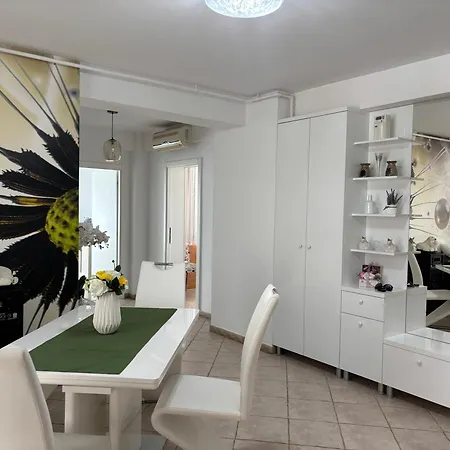 Apartment Mamaia Lake Residence