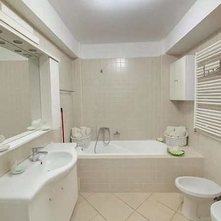 Mamaia Lake Residence Apartment Mamaia